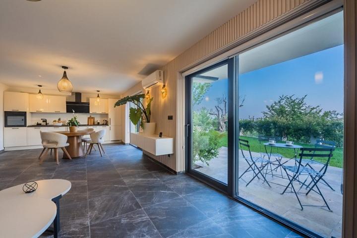 Contemporary 8 bedroom villa Markovici