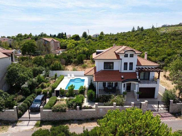 Charming Villa With Swimming Pool