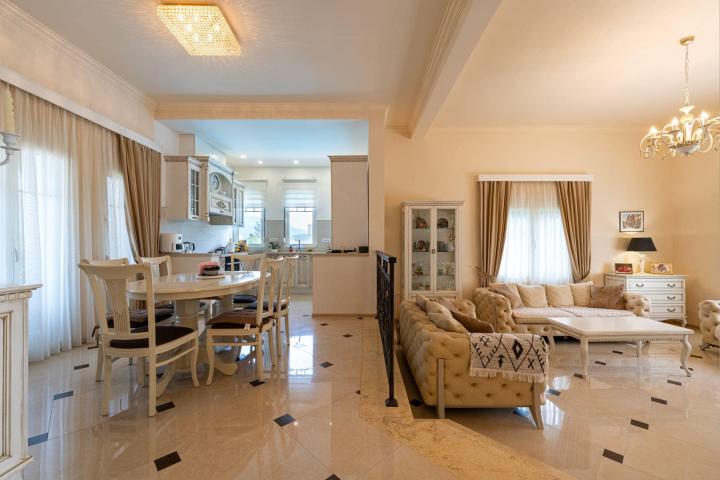 Charming Villa With Swimming Pool