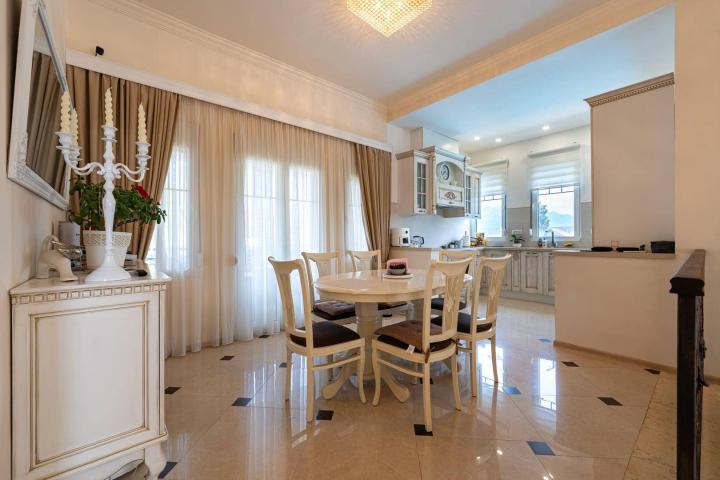 Charming Villa With Swimming Pool