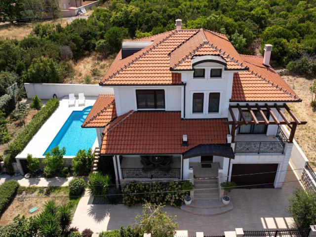 Charming Villa With Swimming Pool