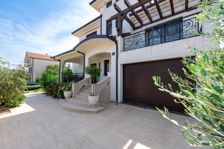 Charming Villa With Swimming Pool