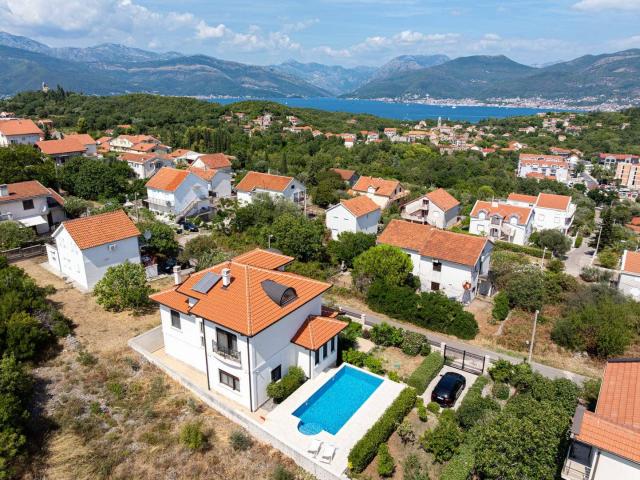 Charming Villa With Swimming Pool
