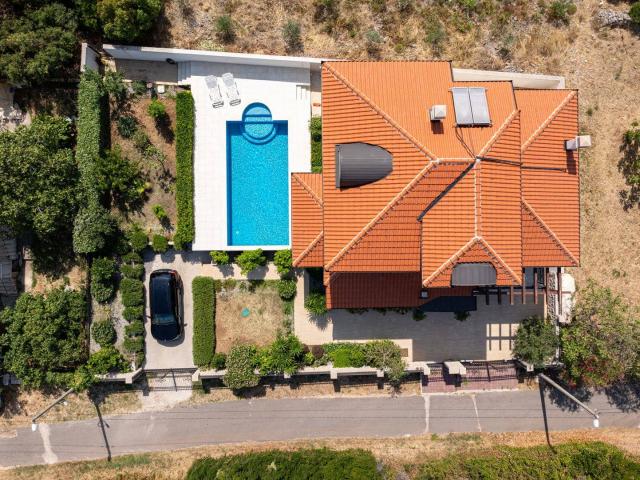 Charming Villa With Swimming Pool