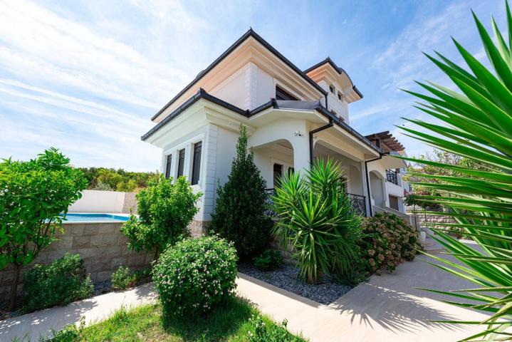 Charming Villa With Swimming Pool