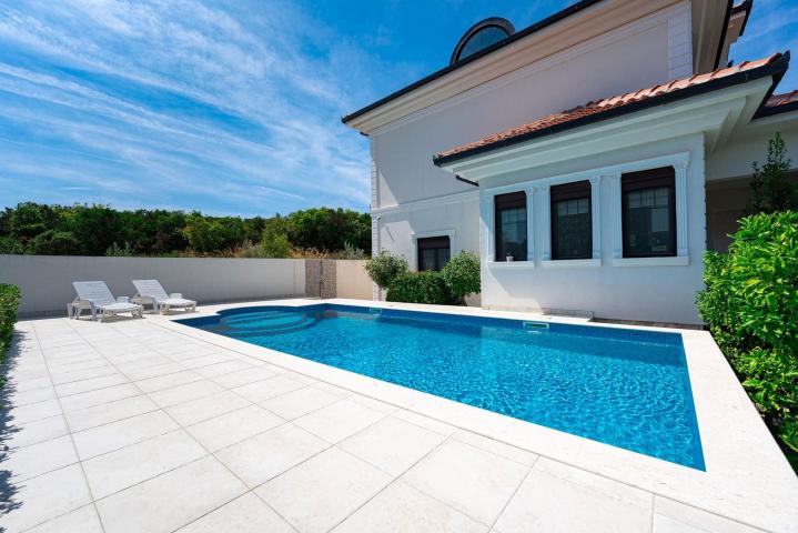 Charming Villa With Swimming Pool