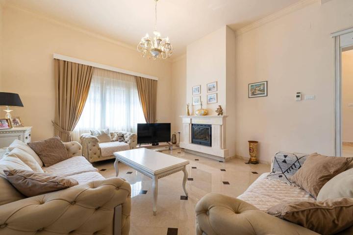 Charming Villa With Swimming Pool