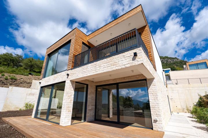 Luxury 4 bedroom Family Villa