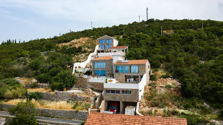 Contemporary estate Klinci