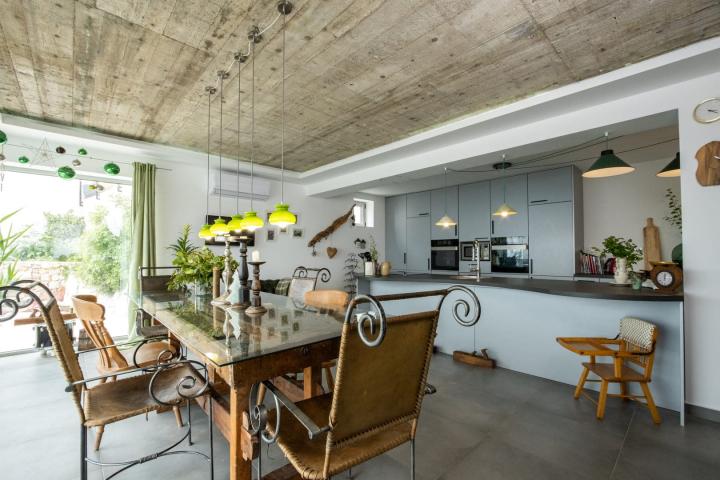 Contemporary estate Klinci