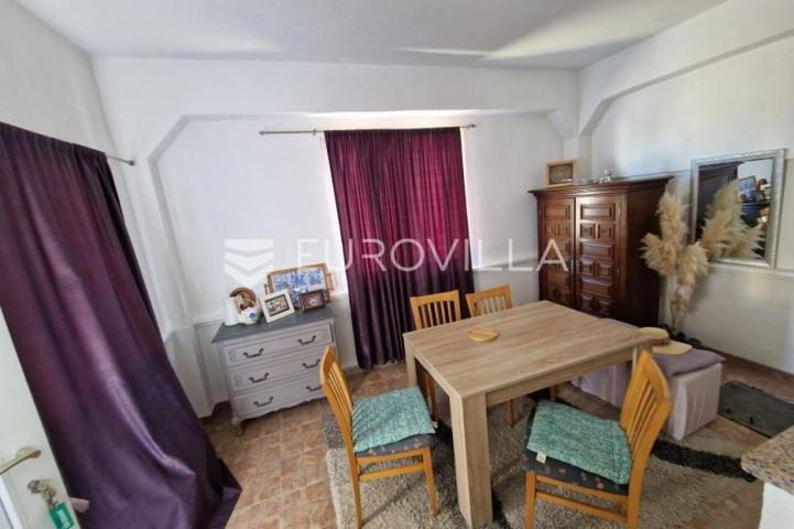 Vir, 100m od mora, kuća s 4 apartmana i pogledom na more