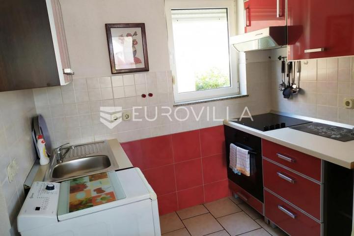 Vir, 100m od mora, kuća s 4 apartmana i pogledom na more
