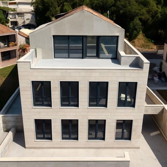 Waterfront Two-bedroom Apartment Dobrota