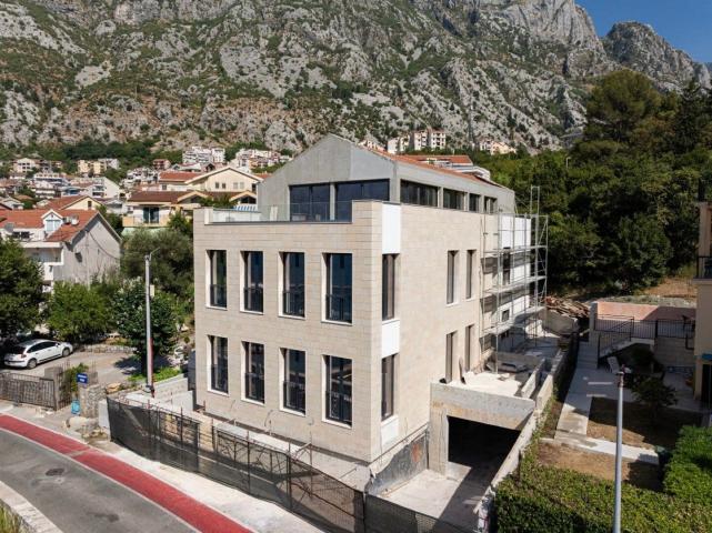 Waterfront Two-bedroom Apartment Dobrota