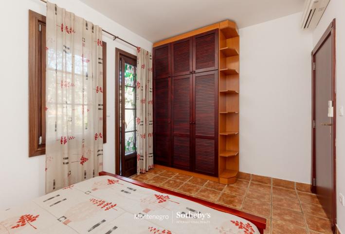Two Bedroom Apartment Kostanjica