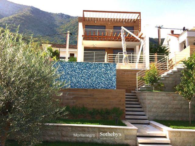 Waterfront Modern Villa Stoliv
