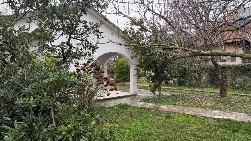 Prodaja, Kuća, 630m2 , Tivat