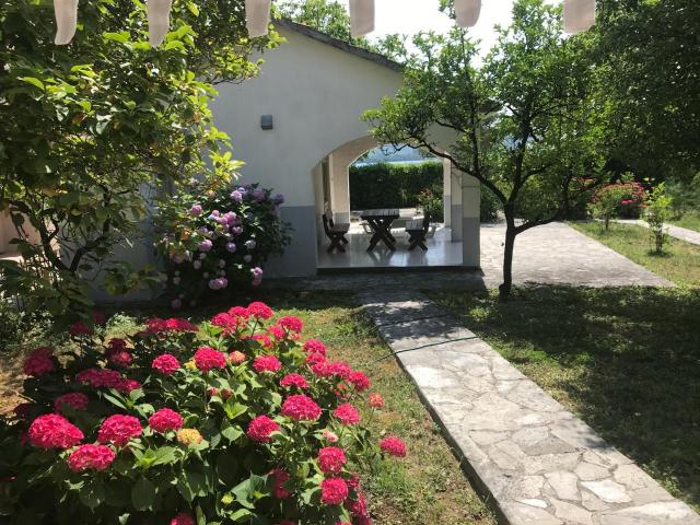 Prodaja, Kuća, 630m2 , Tivat
