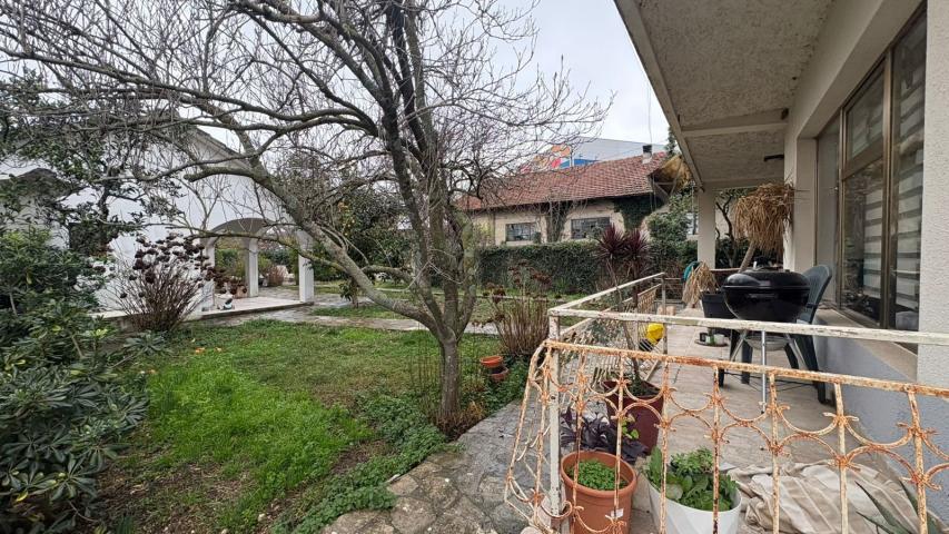 Prodaja, Kuća, 630m2 , Tivat