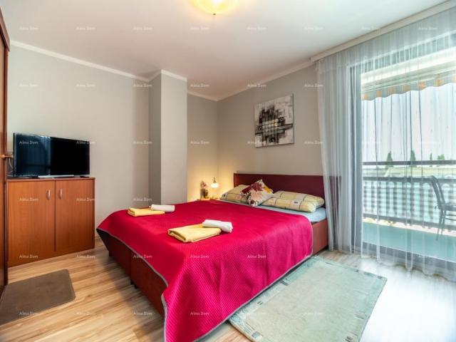 Kuća Apartmanska kuća s bazenom!Blizina mora i plaže!  Peroj. 