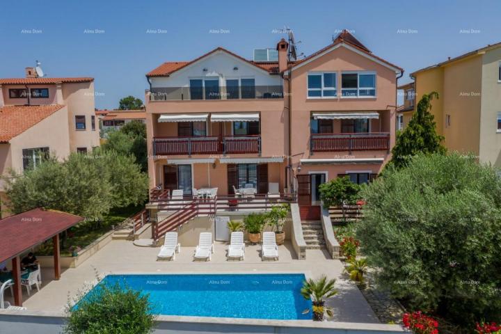 Kuća Apartmanska kuća s bazenom!Blizina mora i plaže!  Peroj. 