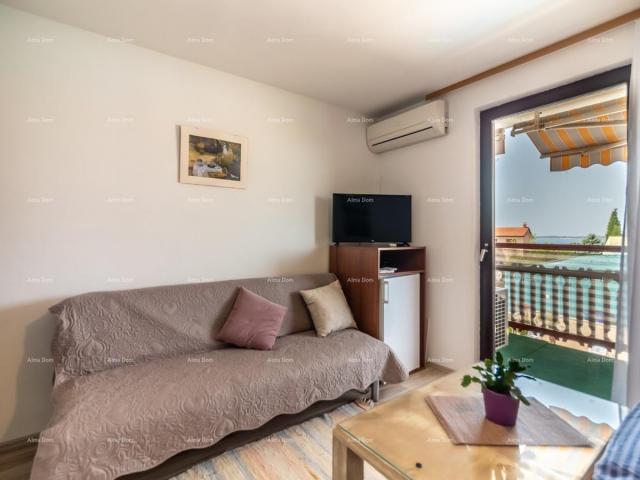Kuća Apartmanska kuća s bazenom!Blizina mora i plaže!  Peroj. 
