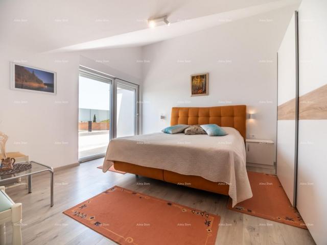 Kuća Apartmanska kuća s bazenom!Blizina mora i plaže!  Peroj. 