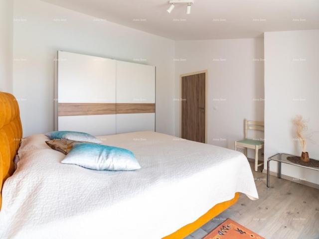 Kuća Apartmanska kuća s bazenom!Blizina mora i plaže!  Peroj. 