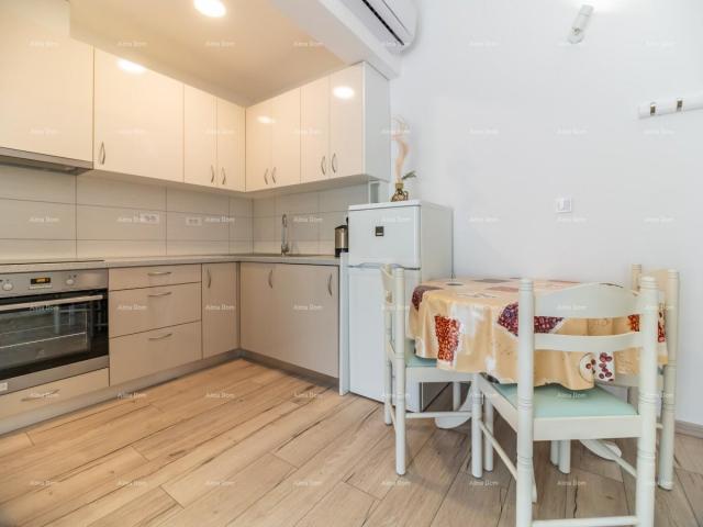 Kuća Apartmanska kuća s bazenom!Blizina mora i plaže!  Peroj. 