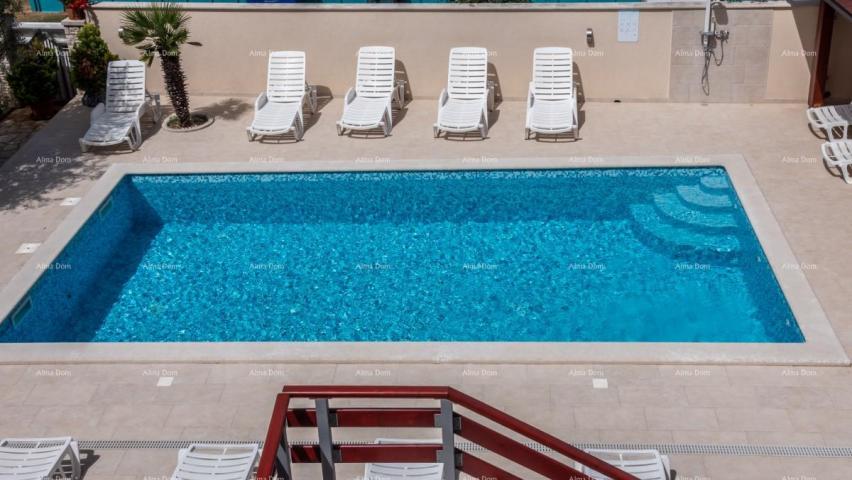 Kuća Apartmanska kuća s bazenom!Blizina mora i plaže!  Peroj. 