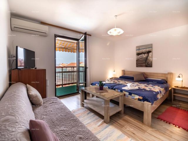 Kuća Apartmanska kuća s bazenom!Blizina mora i plaže!  Peroj. 