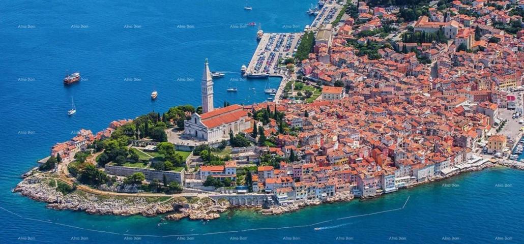 Haus Rovinj – Haus mit 2 Wohnungen und 6 Schlafzimmern an exklusiver Lage, Investitionsmöglichkeit