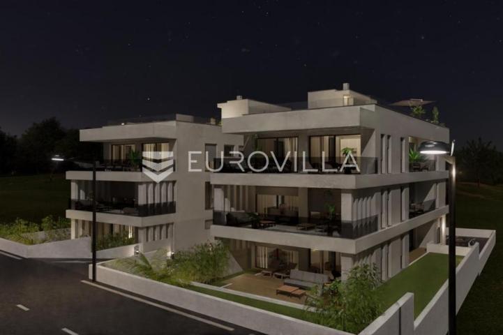 Zadar, Petrčane, penthouse s privatnom krovnom terasom i panoramskim pogledom na more, Punta Radman