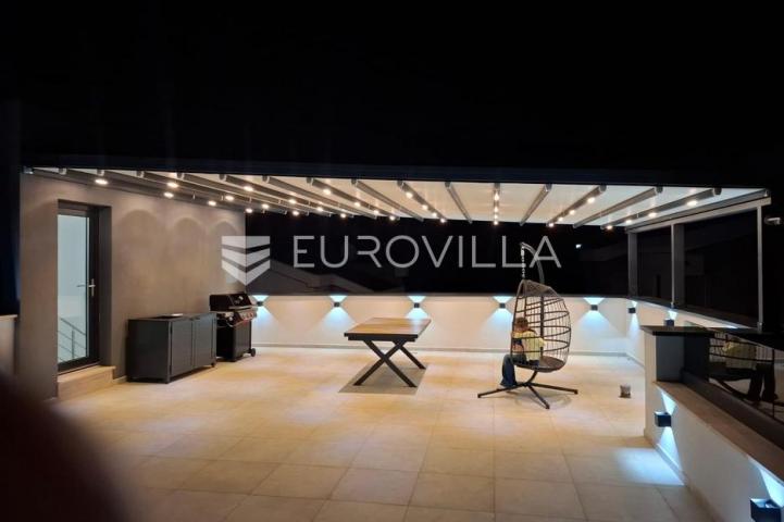 Zadar, Petrčane, penthouse s privatnom krovnom terasom i panoramskim pogledom na more, Punta Radman