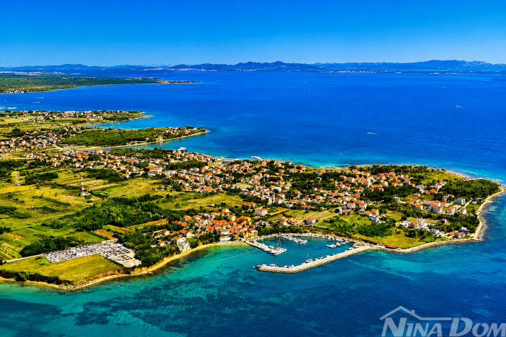 GRAĐEVINSKO ZEMLJIŠTE-PRIVLAKA DALMACIJA -  200m OD MORA