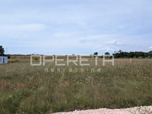 Poljoprivredno zemljište Jadreški- 926 m2!