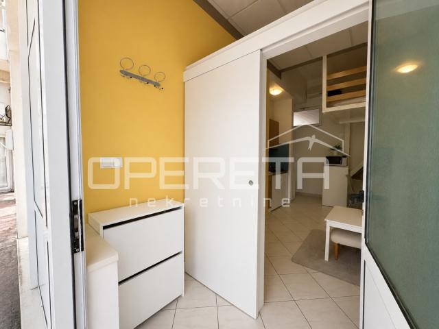 Uređen prostor od 33,5 m² s galerijom 2m2 na mirnoj lokaciji