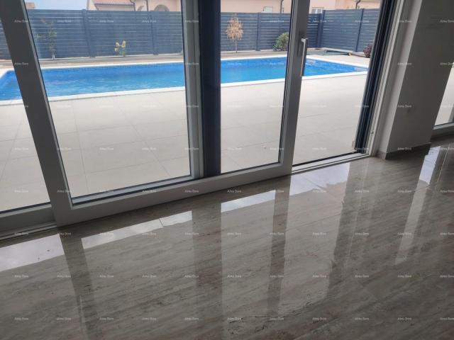 Stan Stan u novogradnji s vrtom i bazenom– Novigrad, 400 m od mora