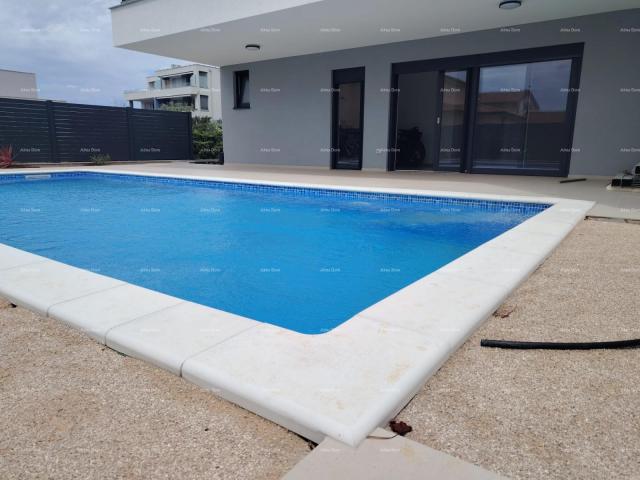 Stan Stan u novogradnji s vrtom i bazenom– Novigrad, 400 m od mora