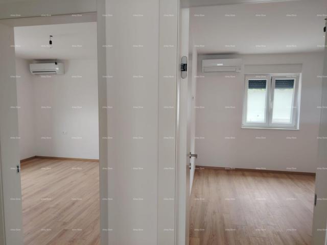Stan Stan u novogradnji s vrtom i bazenom– Novigrad, 400 m od mora