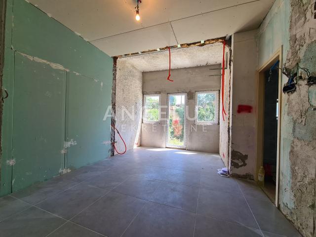 Pula, Center - apartment with a yard, 55m2, for sale!