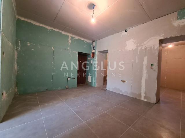 Pula, Center - apartment with a yard, 55m2, for sale!