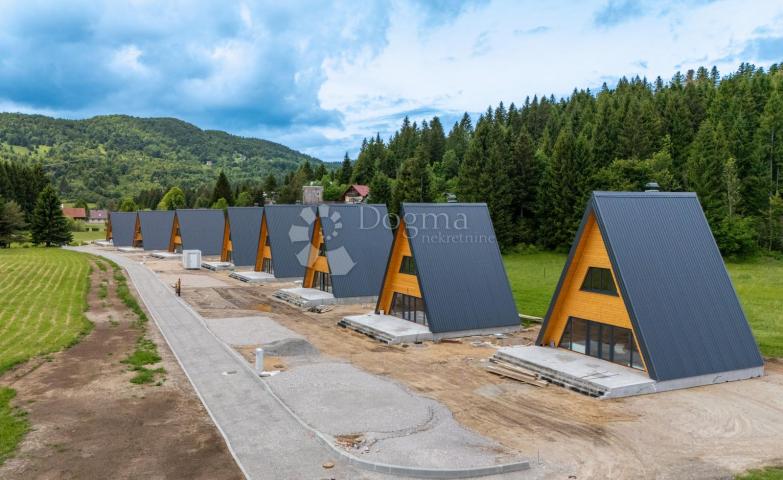 NOVOSAGRAĐENA A FRAME KUĆA