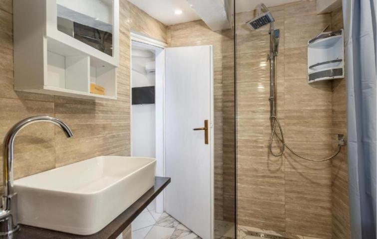 RIJEKA, CENTAR - UREĐENI APARTMAN