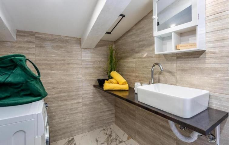 RIJEKA, CENTAR - UREĐENI APARTMAN