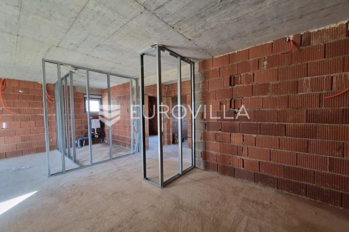 Vir, apartman na 2. katu s krovnom terasom i pogledom na more