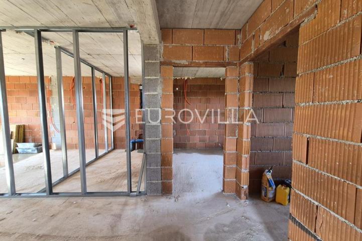 Vir, apartman na 2. katu s krovnom terasom i pogledom na more