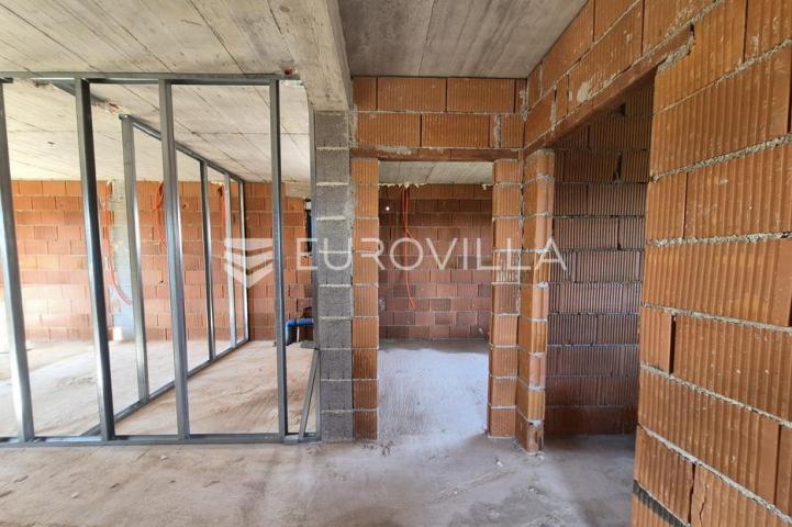 Vir, apartman na 2. katu s krovnom terasom i pogledom na more