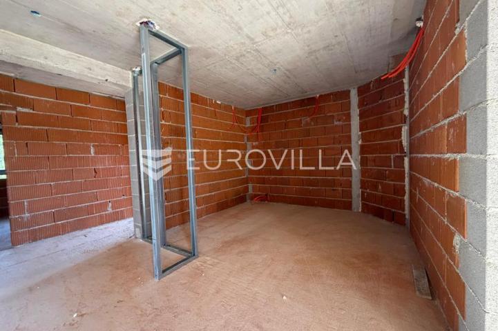 Vir, apartman na 2. katu s krovnom terasom i pogledom na more