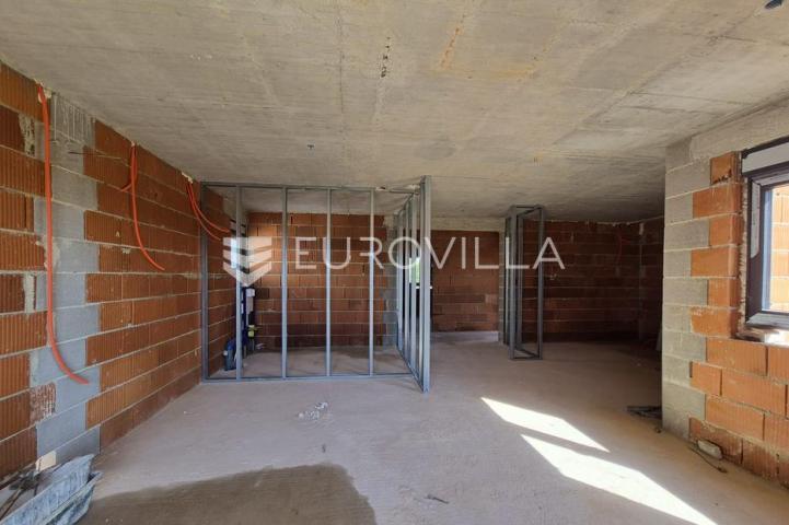 Vir, apartman na 2. katu s krovnom terasom i pogledom na more